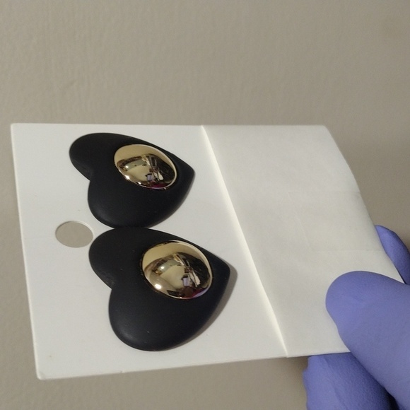 Women's Polished Silver tone Circle on Black Heart Shape Stud Earrings, 1-inch - Picture 5 of 5